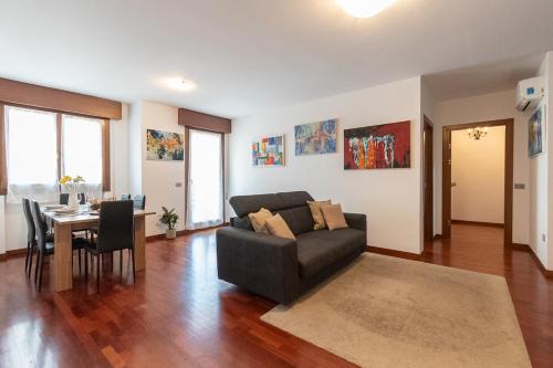 Apt X6 with big balcony and free park