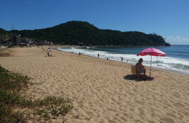 APT0. TOP! FACING THE SEA. FOOT IN THE SAND. ILHOTA BEACH, ITAPEMA/SC.