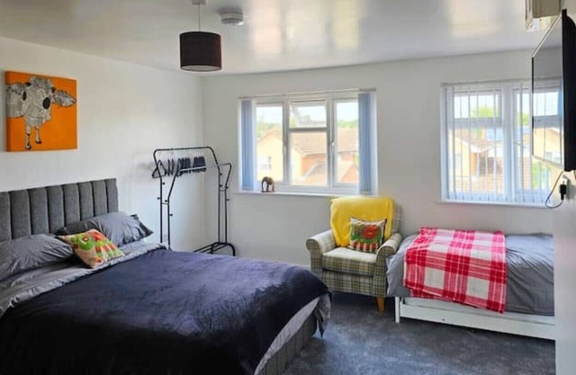 Apt4: Comfortable modern open-plan 1st floor flat