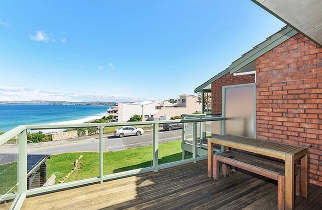 Aqua Bella - Unit 4/2 Hutton St-Wi-Fi - Oceanviews