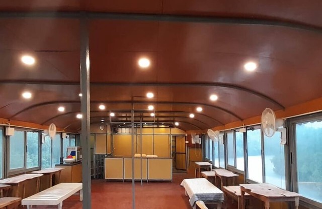 Aquaholic - A Floating Villa