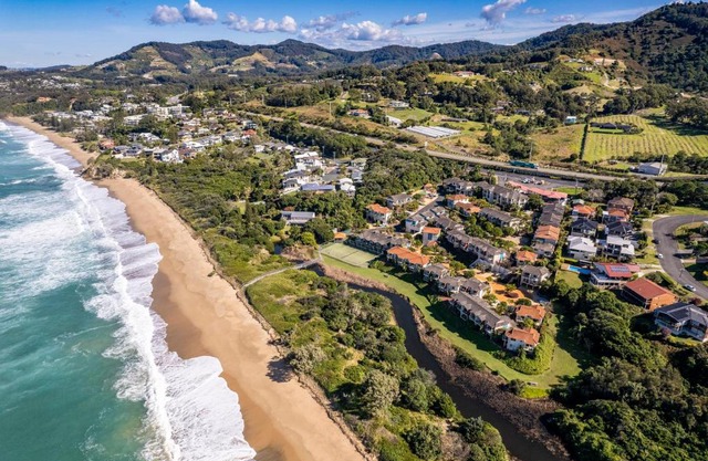 Aqualuna Beach Resort