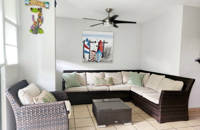 Aquatika Beach Apartment/20 mins to El Yunque/30 mins airport