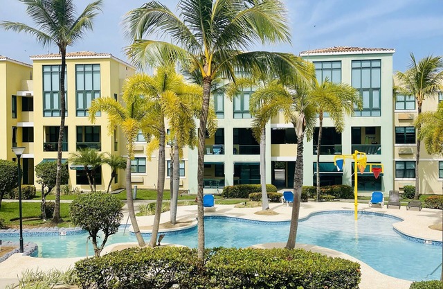Aquatika Luxury Penthouse with Beach Access, Rooftop & Pool Table