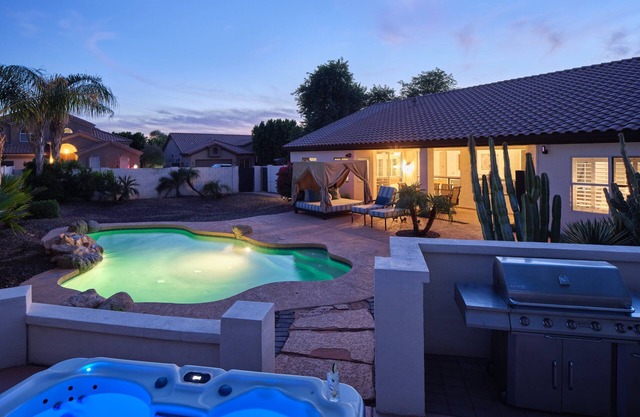 Arabian Nights - Private Pool - Hot Tub - Games!