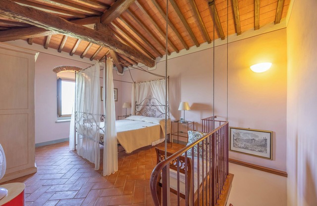 Arbutus flat in VILLA with POOL
