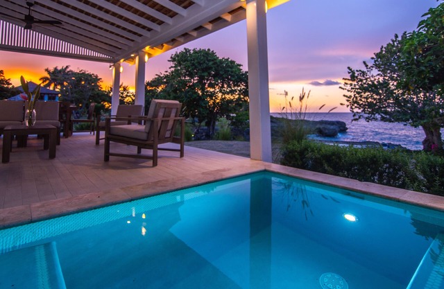 Archer's Rock-Luxurious Ocean front cottage at Chukka Cove w/Private Plunge Pool