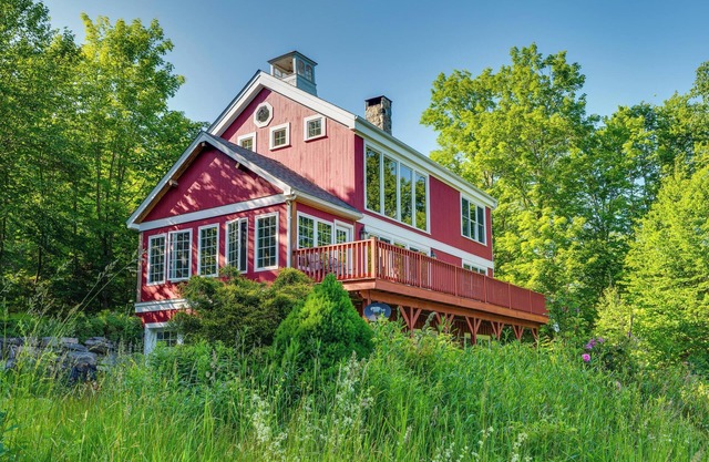 Architect-Designed Franconia Home: Hot Tub & Views