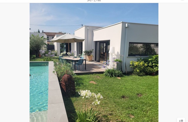 Architect-designed house just outside Bordeaux