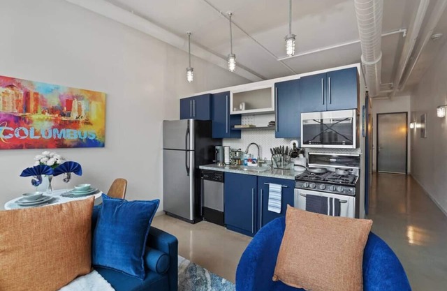 Arena District Suite w/FREE Parking & Rooftop Deck