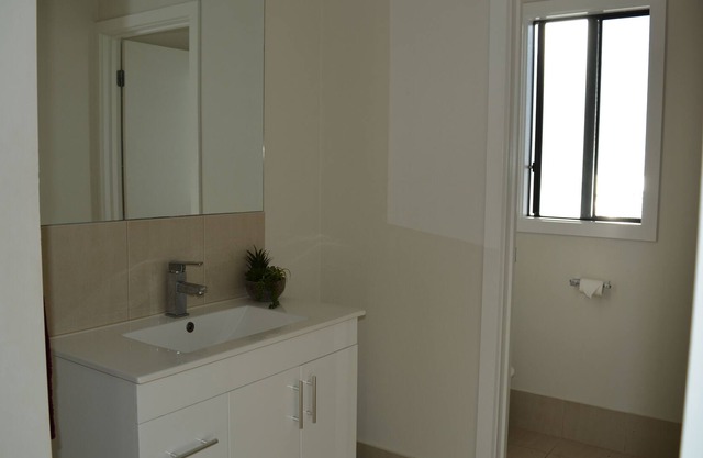 Argia Fully Self Contained, Family Sized Holiday Home, With Views of Proper Bay
