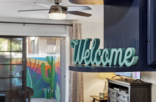 Arizona Themed Condo - 1st Floor, community Pool/Spa - Great Location!