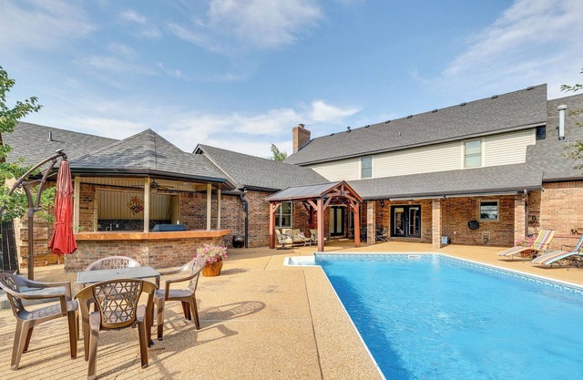 Arkansas Retreat - Pool, Waterslide, Grill & More!