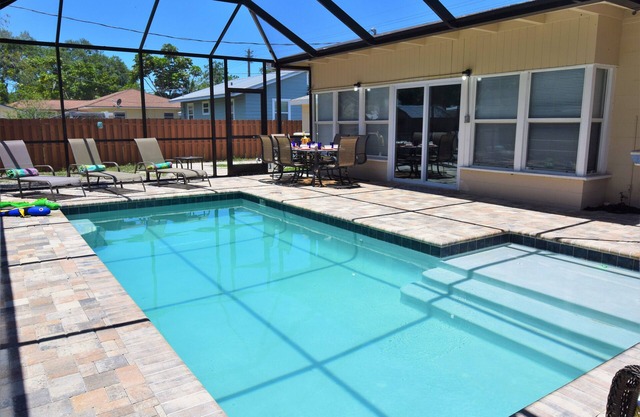 Arlington Park Area! Heated Pool 3 bedroom/2 bath