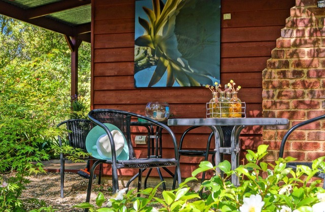 Art Escape is a very private cottage perfect for a couple