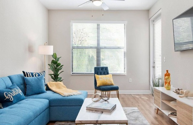 Art-inspired 1Bd apartment with pool 5min Airport