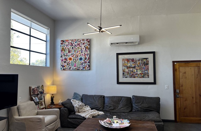 Artisan Home 12 foot ceiling Loft in Space central great location off street
