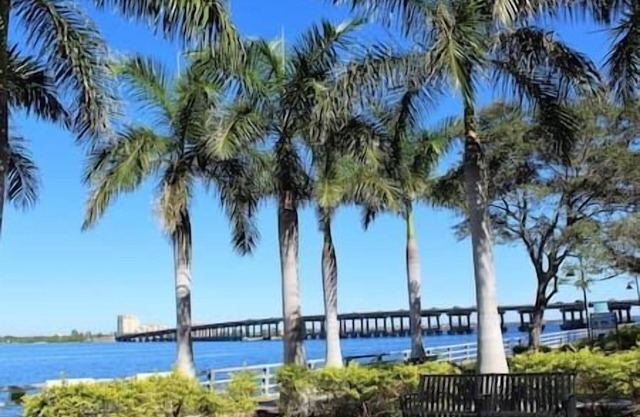 ArtSea2. 2BR · Upstairs Retreat w/Ample Parking | Near Beaches & LECOM