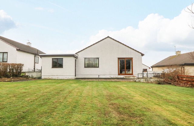 ARWELFA, pet friendly, country holiday cottage in Valley