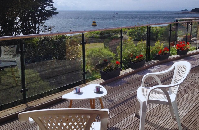 Arzon- house for 2 with great seaview