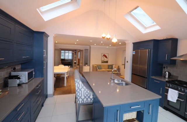 Ascot - Stunning - Four Bedroom (Three Bathroom) House with Garden Office