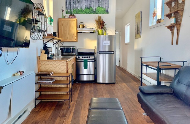 Aspen Cabin: Fully-Furnished, Pet Friendly Cabin