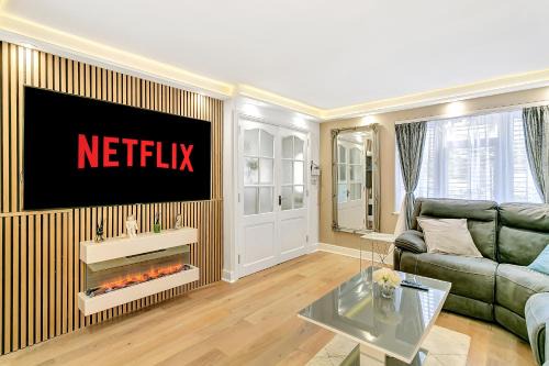 Aspen Close 4 Bedroom Retreat with Spa, Sauna and Gym