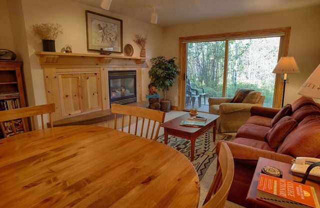 Aspen Forest Hideaway: Close to Targhee, Fireplace, In-unit Laundry, Hot Tub