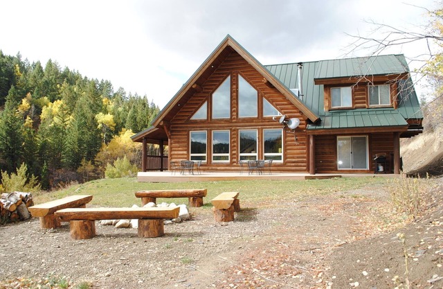 Aspen Ridge - Scenic Mountain Cabin Retreat that Borders Nat'l Forest