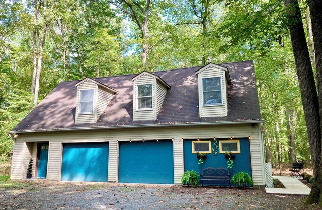 Aspen Woods - Spacious Apt w/Private Garage