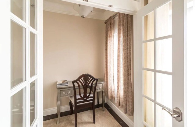 Aspenwood Manor- Magnificent and Luxurious Vienna-inspired condo!
