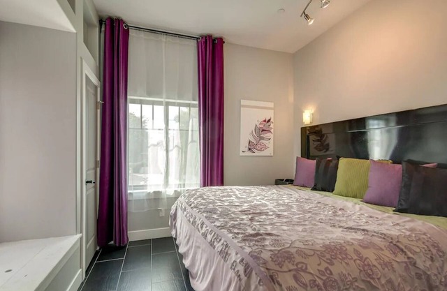 Aspenwood Manor- Modern 2bed/1ba Luxury Condo -(City Lights)