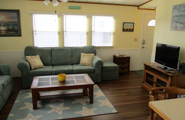 Assateague Pointe 2 br/1 ba 2 outdoor pools -in WOC.