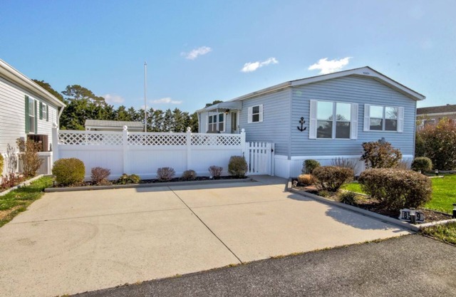 Assateague Pointe 2 br/1 ba 2 outdoor pools -in WOC.