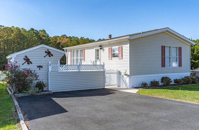 Assateague Pointe 2 br/1 ba 2 outdoor pools -in WOC.