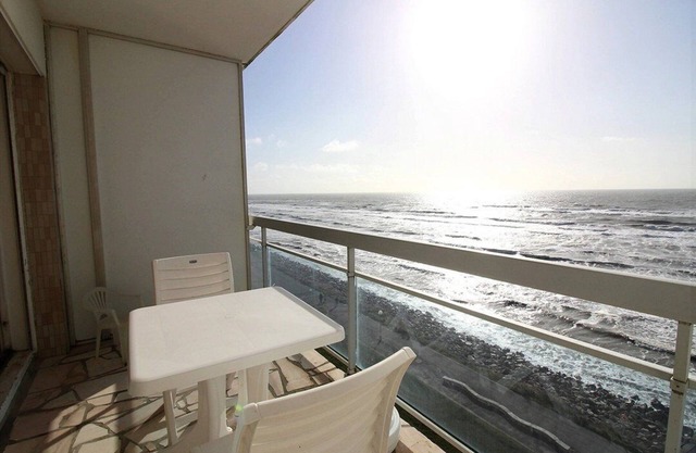 ASTROLABE K5 : Seafront accommodation with balcony, 1 bedroom, for 4 people in HARDELOT PLAGE