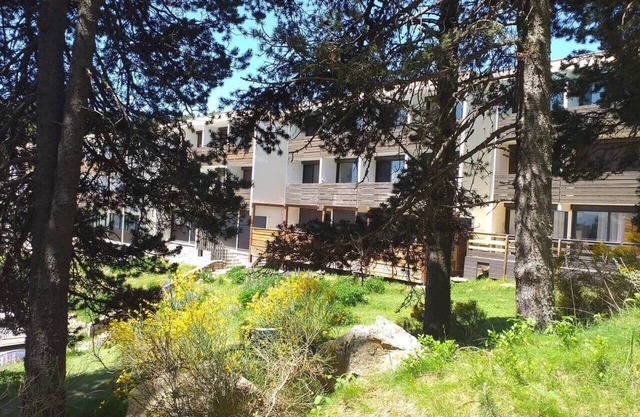 At the edge of the woods, cosy 2-bedroom apartment