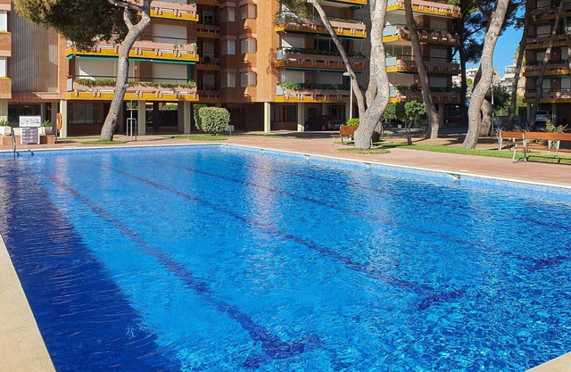 AT125 Els Pins I: Apartamento con piscina en primera línea