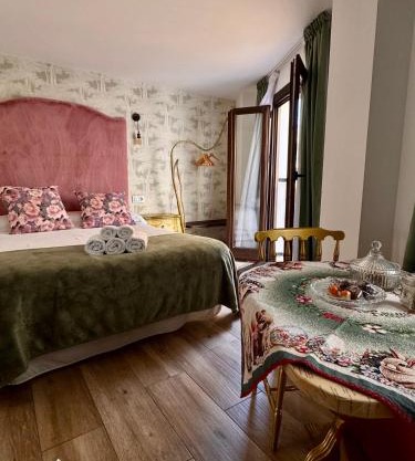 ATENEO CUENCA Suites con cocina en el casco histórico