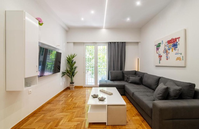 Athens apartment near Metro