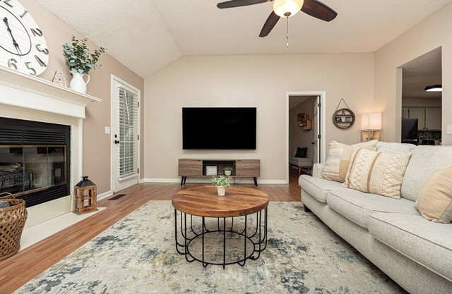 AtHome+1 Stay I Woodsy 3BR I Monthly Discounts