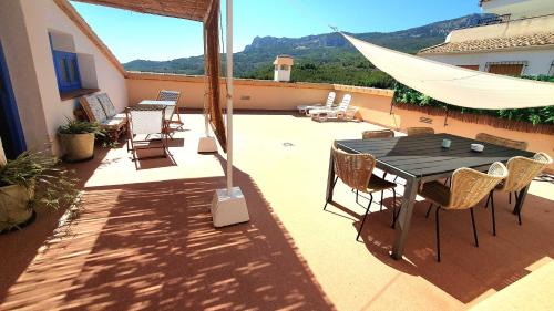 ÁTICO GUADALEST rooftop apartment with 360º views and art
