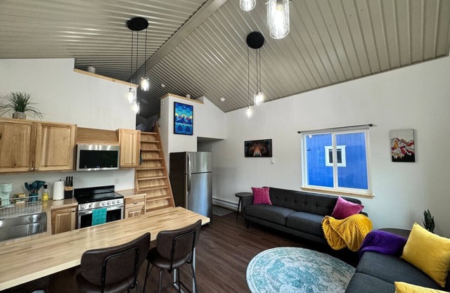 Atigun's MountainTop Cabin