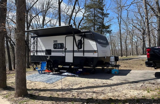 ATTENTION SNOW BIRDS nCozy RV nSet up in Florida . You must purchase campsite