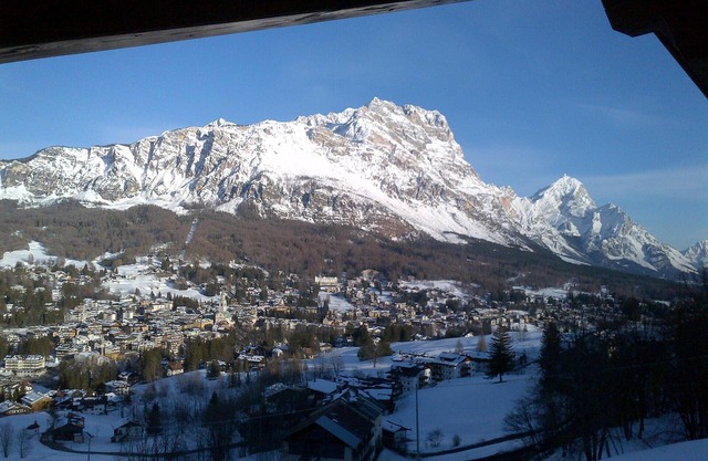 ATTIC OVERVIEW 5 minutes from the center of Cortina