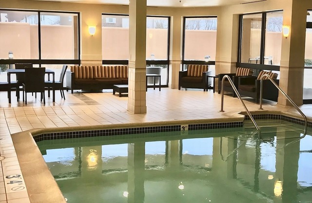 Attractions Nearby! 4 Pet-Friendly Units, Pool, FREE Parking, Close to NOW Arena