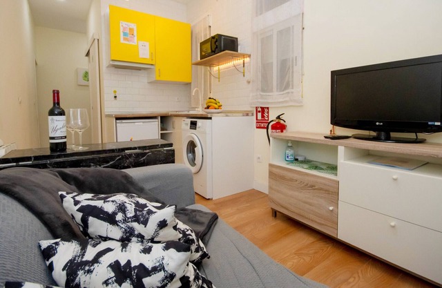 Attractive and nice apartment near Madrid Rio M (LCA13)