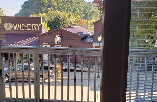 Attractive apartment, directly across from winery!