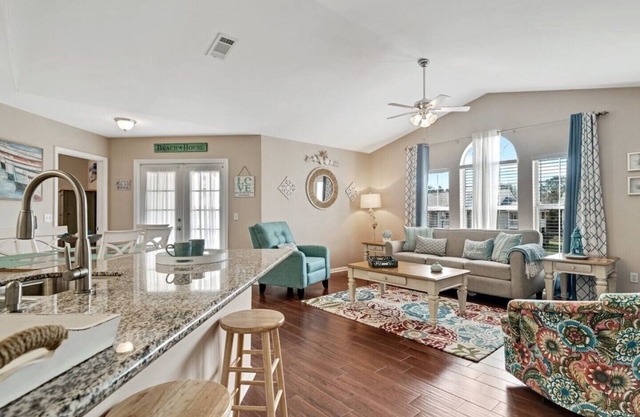 Attractively furnished condo in a great location, just minutes to the beach.