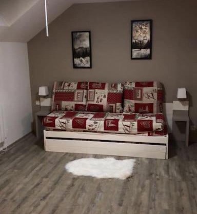 Au bout du bois Piscine sauna hammam accessible en saison et le logement accessible toute l annee